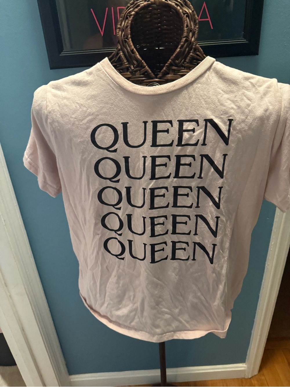 Women's Light Pink 'QUEEN' Graphic Short Sleeve Tee